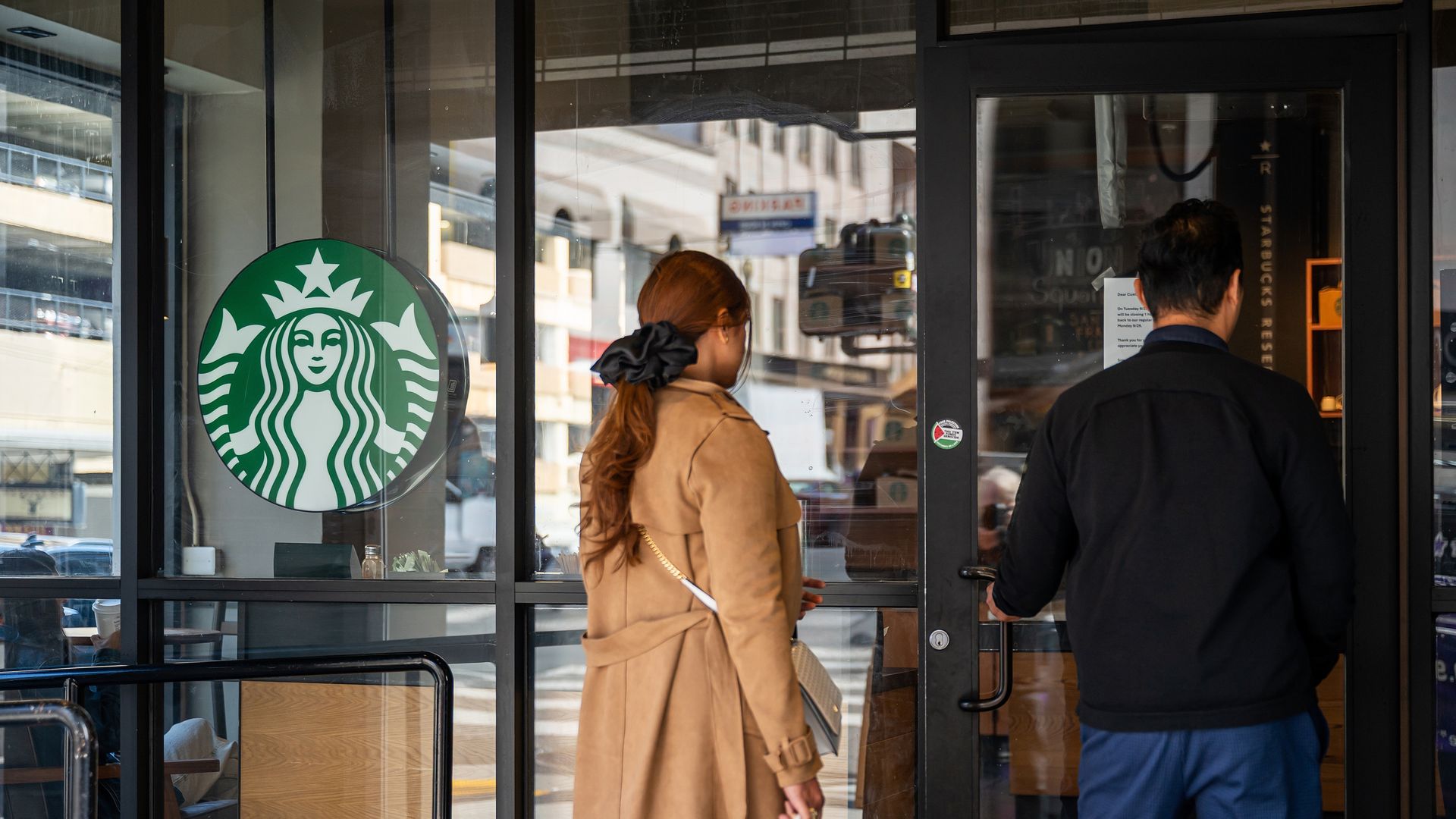 Customers enter a Starbucks coffee shop in San Francisco, California, US, on Thursday, Sept. 25, 2025. Starbucks Corp. plans to close stores and eliminate 900 jobs in a $1 billion restructuring effort as the company amps up a turnaround plan under Chief Executive Officer Brian Niccol. Photographer: 