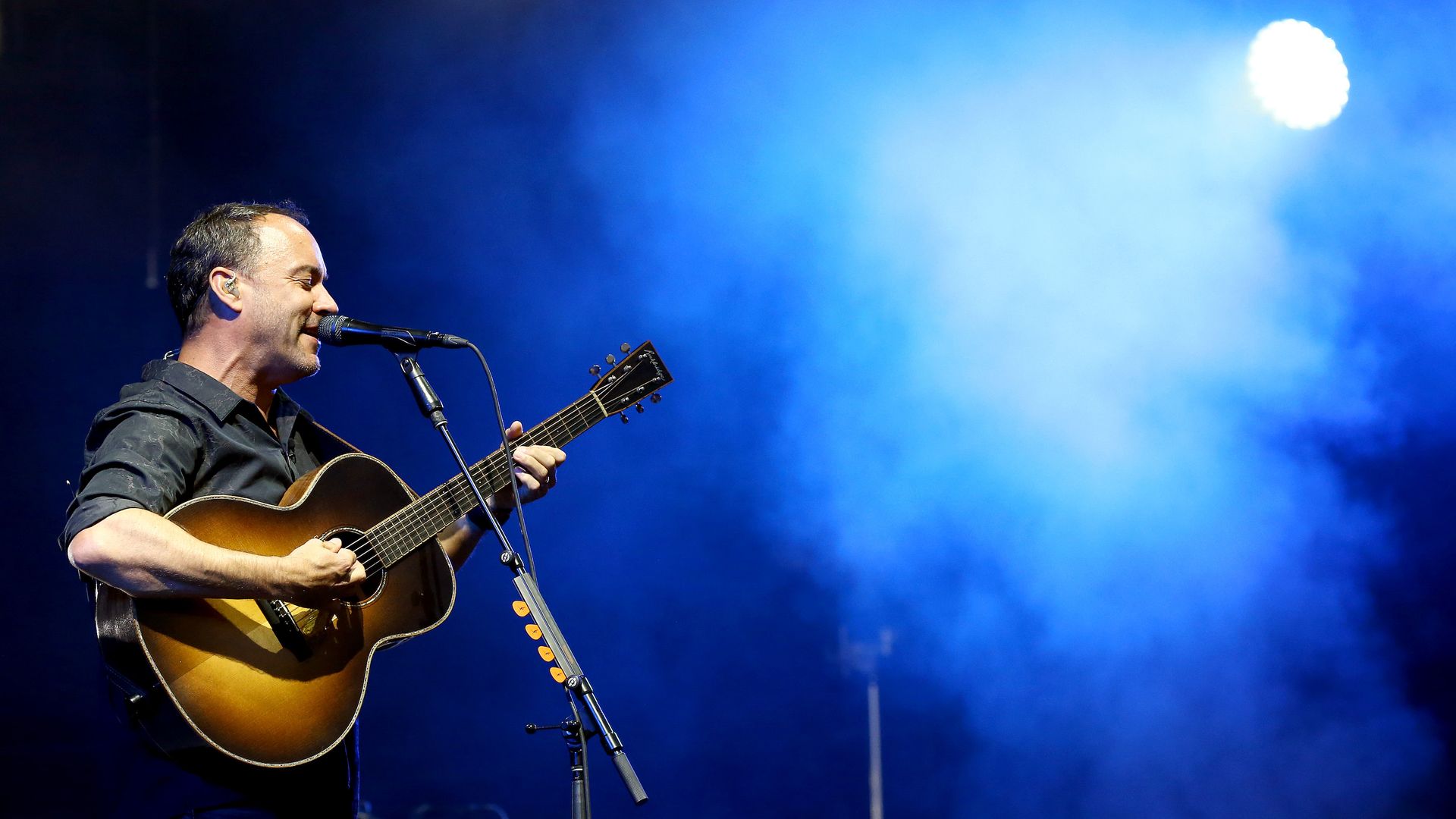 Dave Matthews performs on stage. 