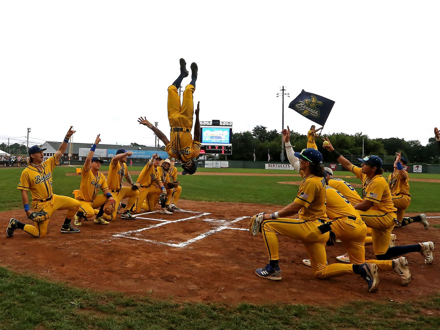 Brockton goes bananas for barnstorming baseball team