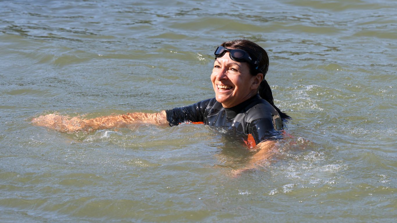 Paris Mayor Swims in Seine to Show Cleanliness