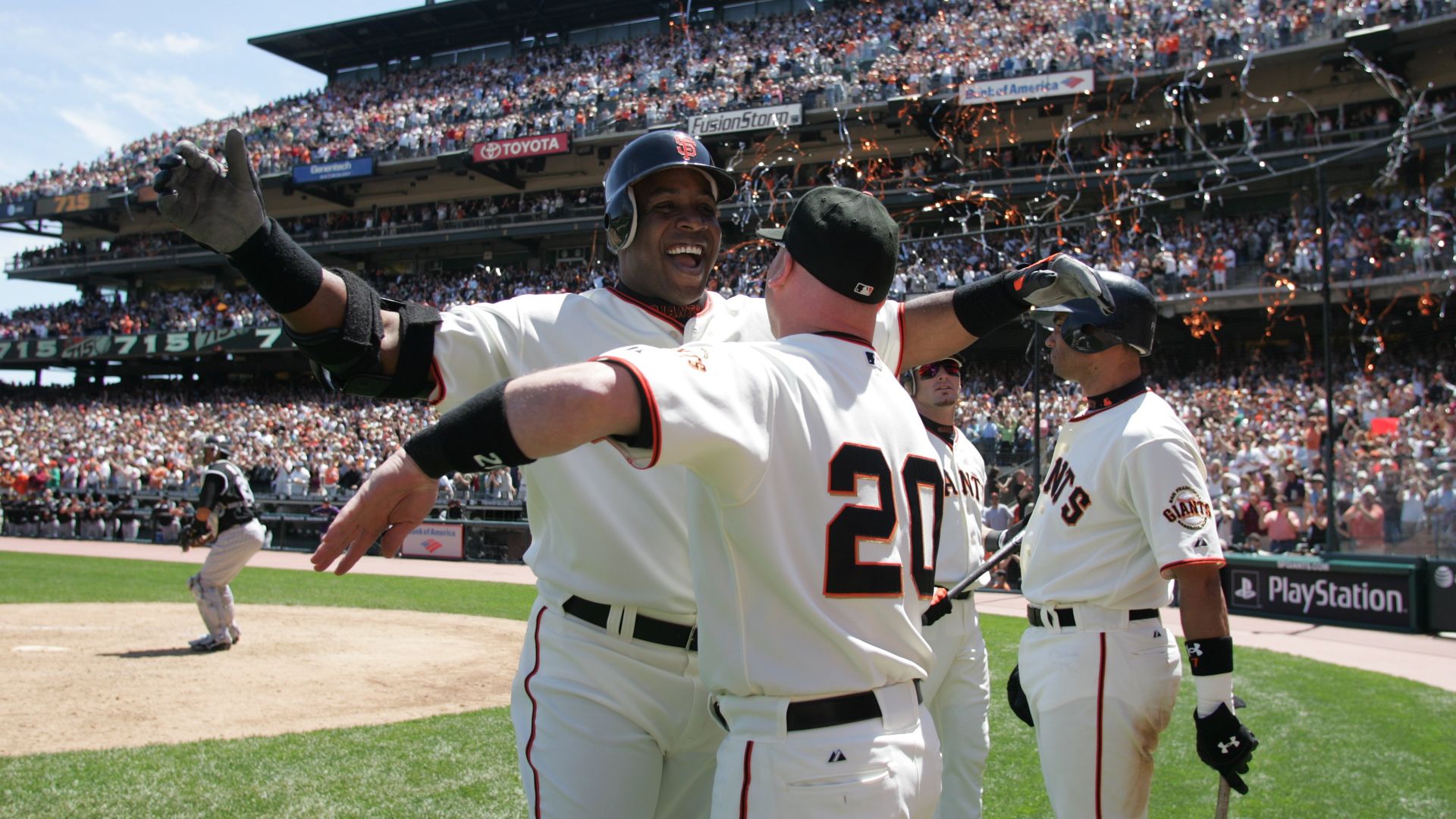 Barry Bonds celebrating