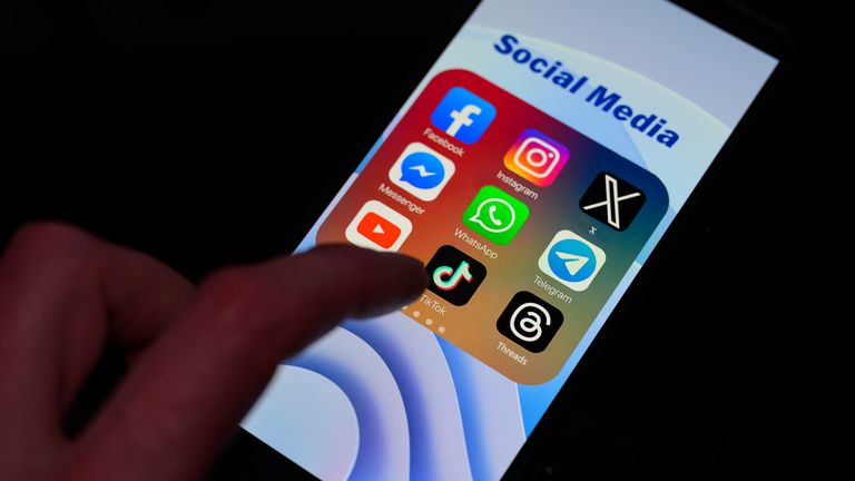 Florida House Passes Bill Banning Children Under 16 From Social Media