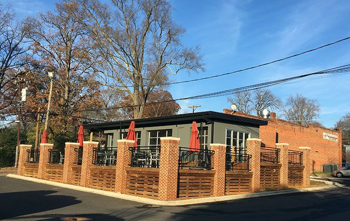 eds-tavern-back-patio