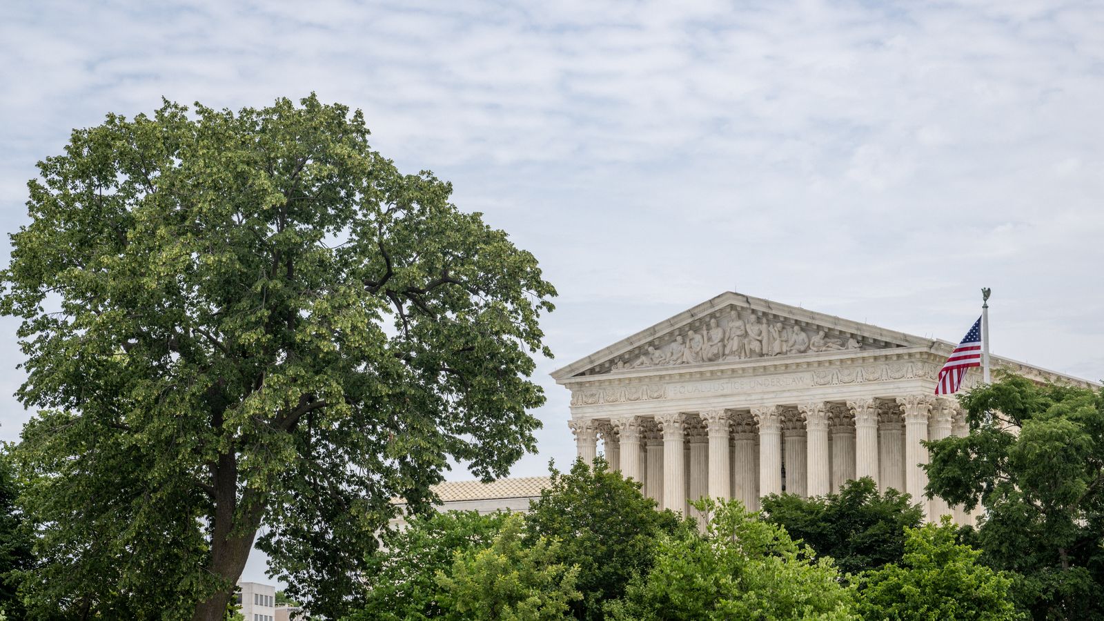 Supreme Court strikes down N Y concealed carry law