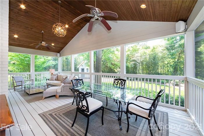 1622 JAMESTON DRIVE deck
