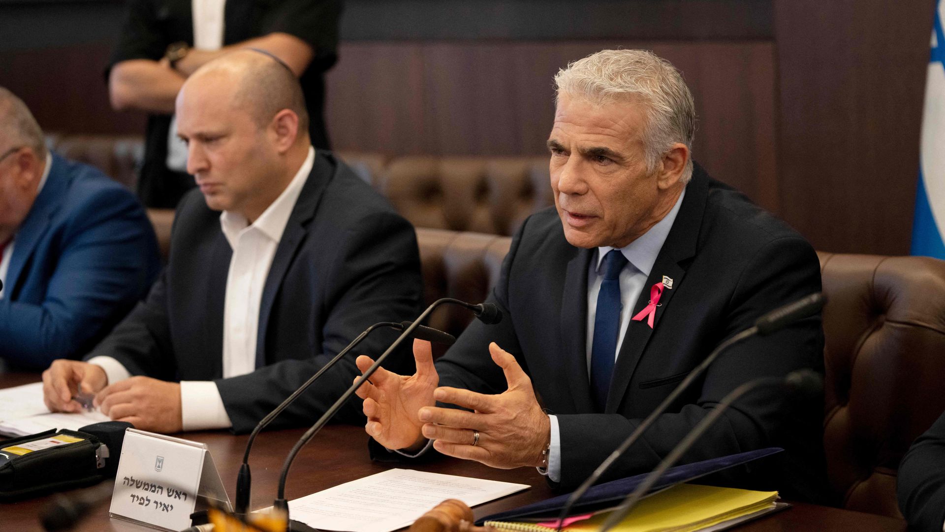Israeli Prime Minister Yair Lapid makes an opening statement as he chairs the weekly cabinet meeting in Jerusalem, on Octobre 2, 2022. -