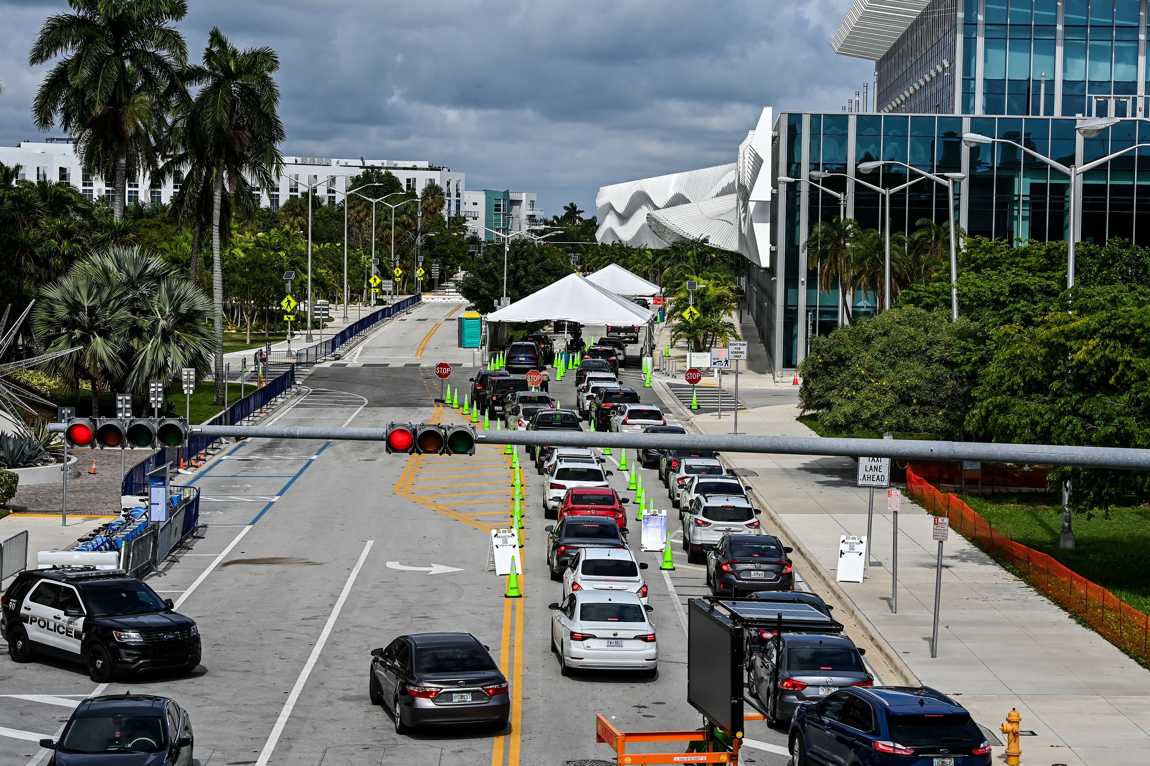 Picture of cars waiting in line for people to get tested in Miami Beach, FL