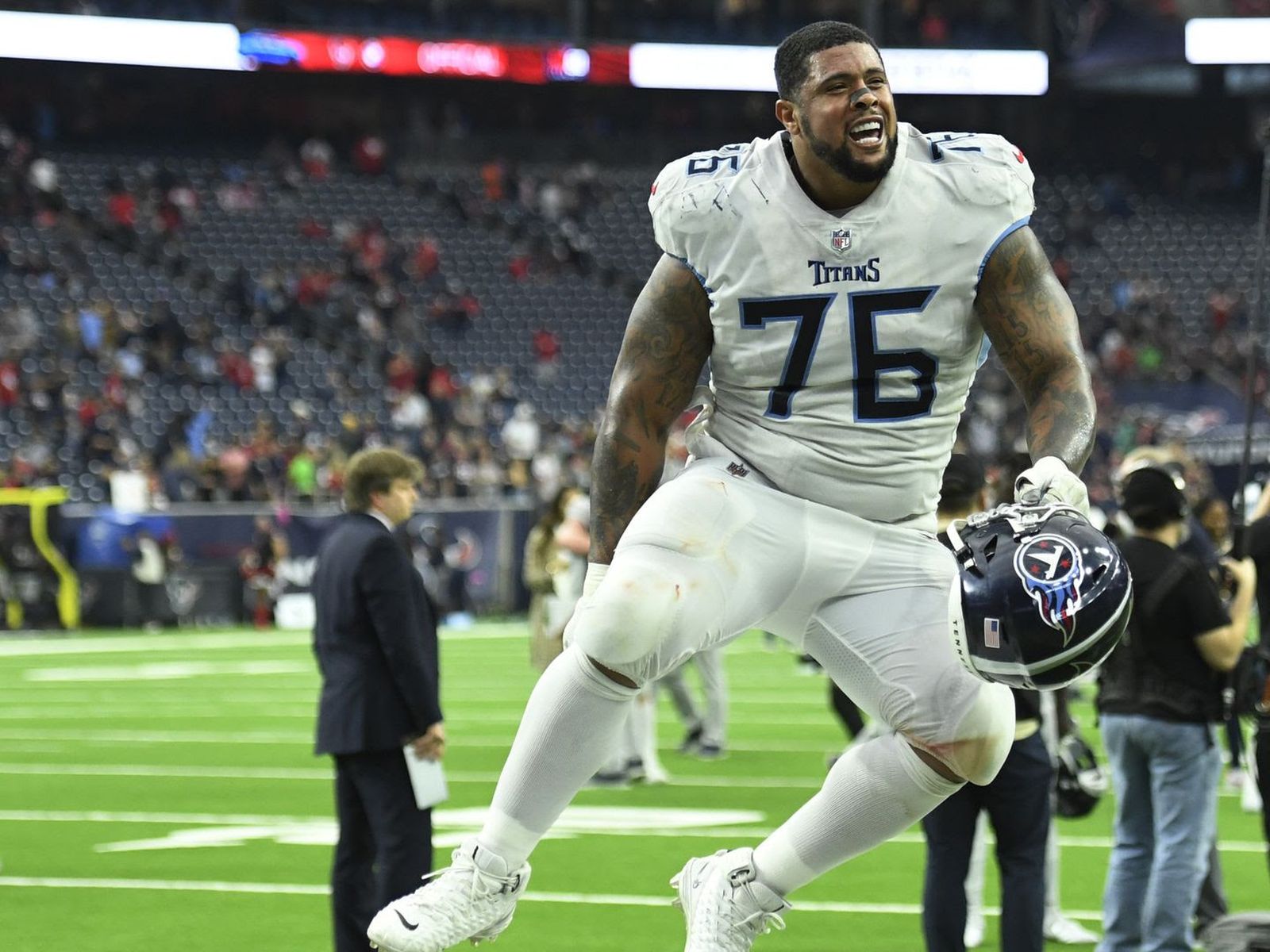 Titans Capture AFC's No.1 Seed With 28-25 Win Over Texans