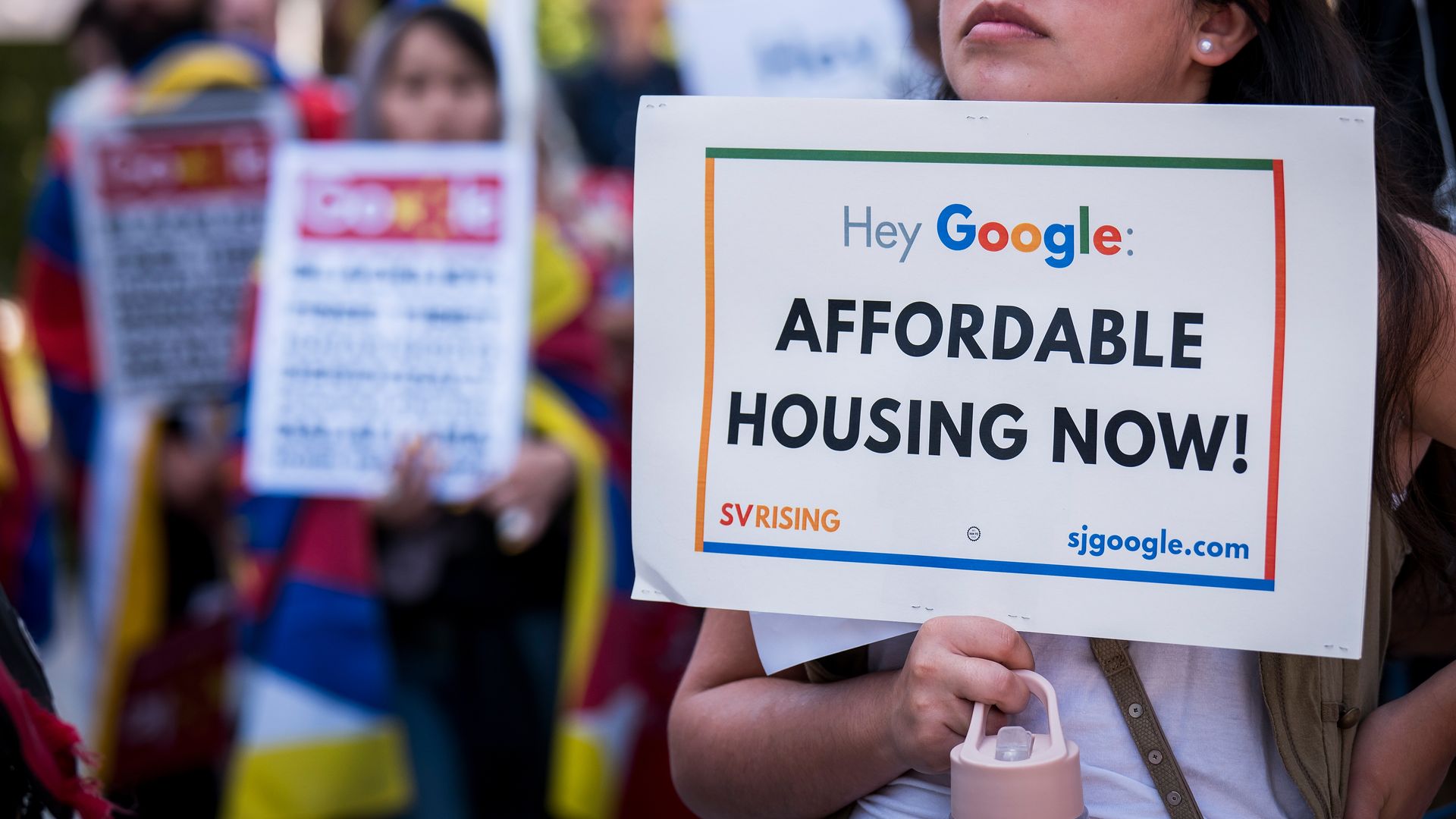 Photo of protesters holding signs calling on Google for affordable housing