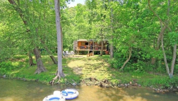 Photo via Tinyhouse Vacations