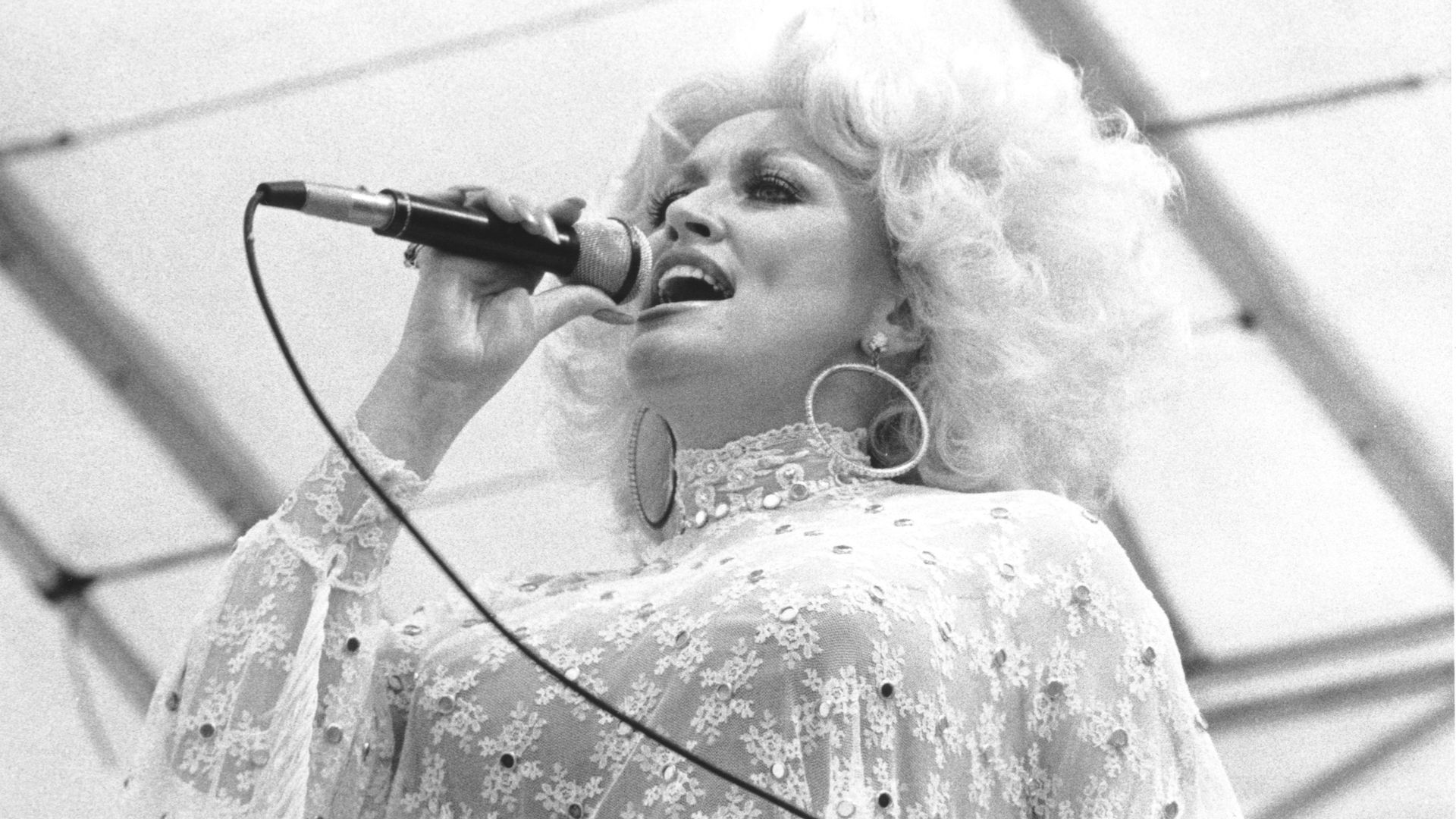 Dollly onstage in 1978