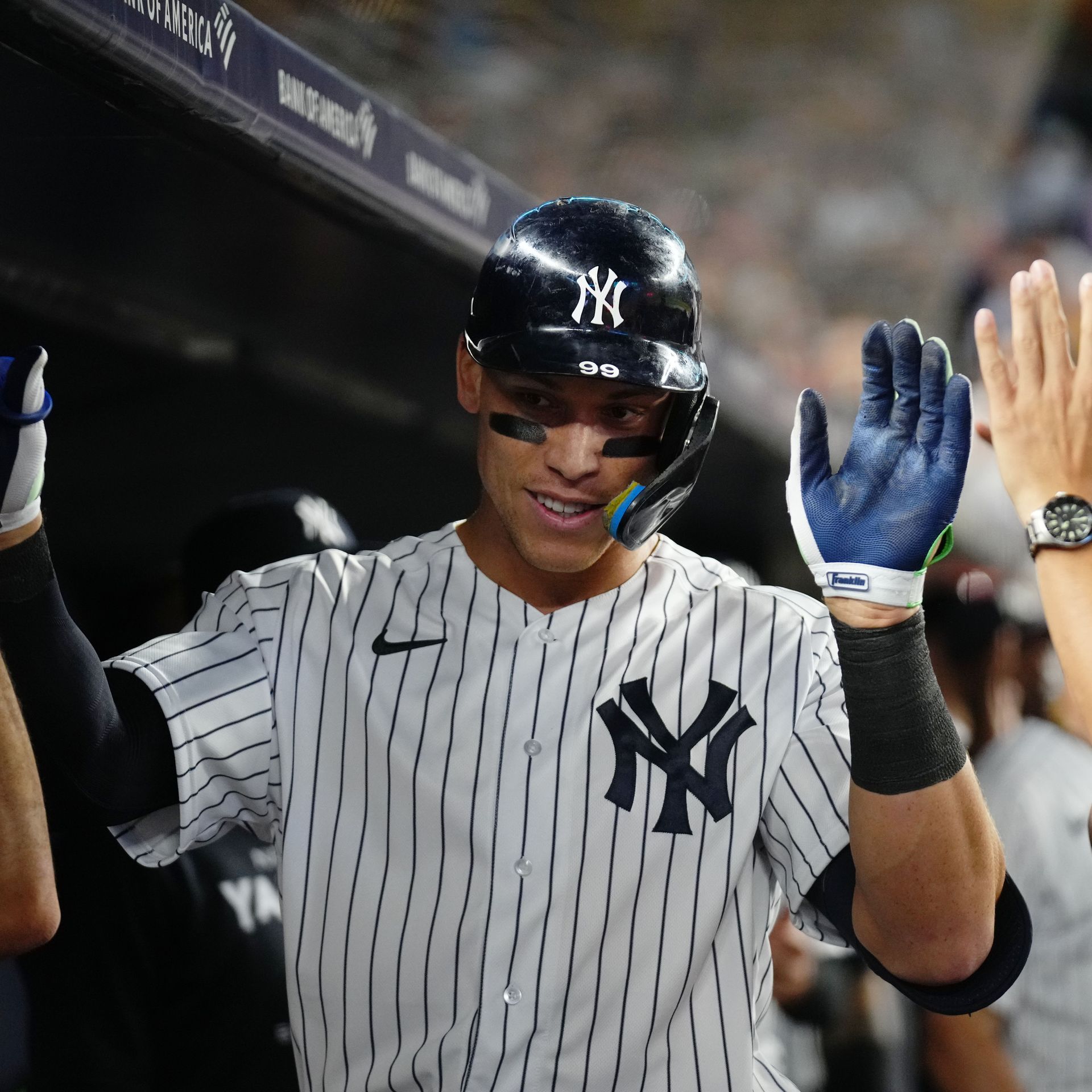 Aaron Judge hits 60th homer to tie Babe Ruth, one shy of record