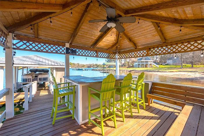 dock-bar-at-lake-norman-airbnb