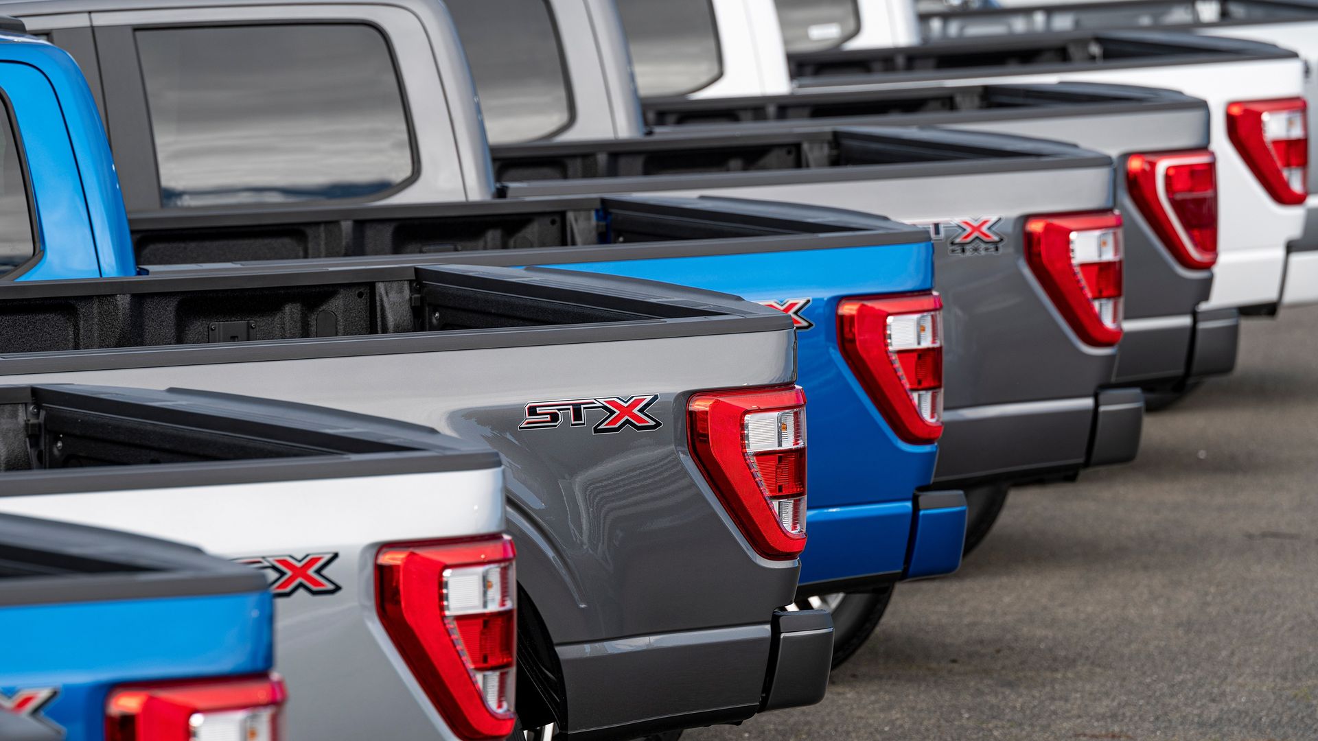 Image of a bunch of Ford F-150 pickups on a dealer lot.