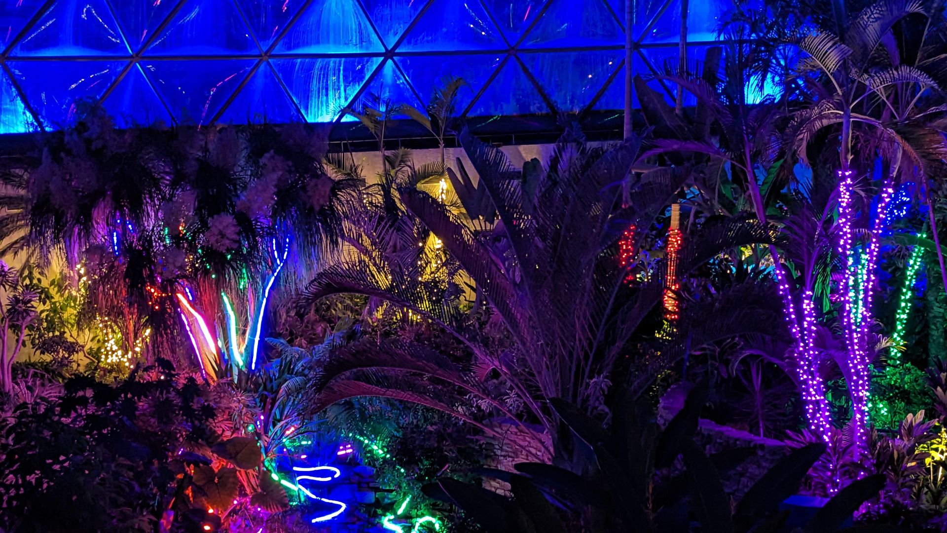 A photo of the Greater Des Moines Botanical Garden.