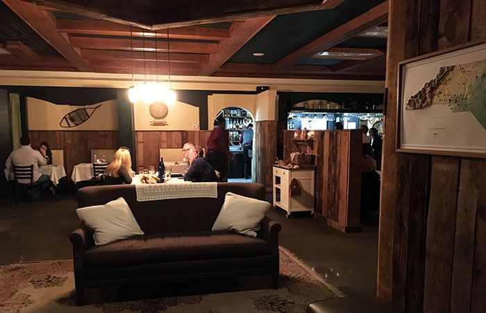 entrance-at-heirloom-restaurant