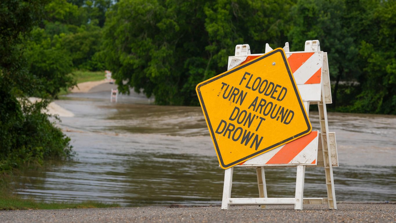 Flooding closes over 100 crossings in Austin