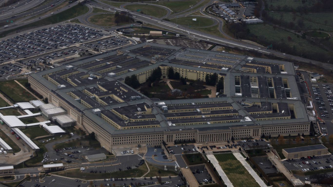 U.S. arrests Pentagon suspected document leaker thumbnail