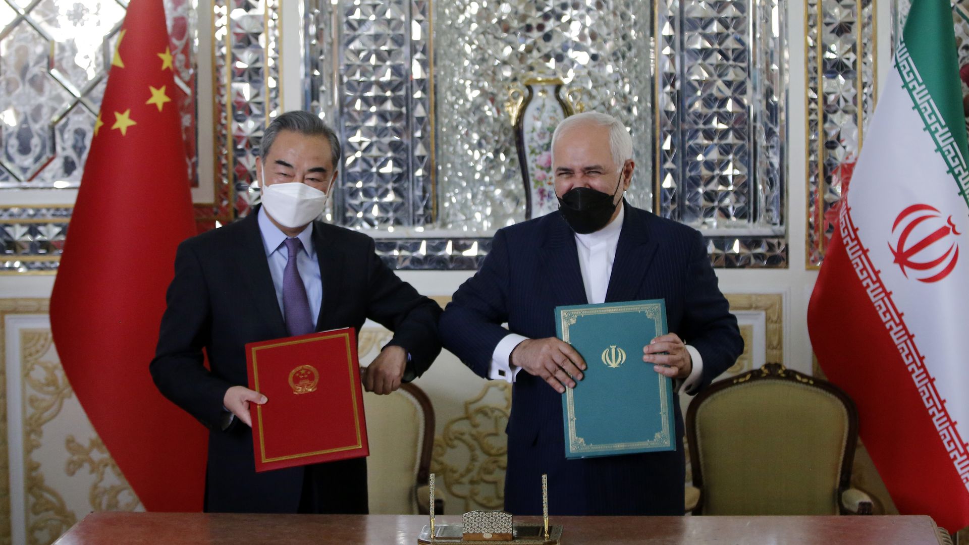 Chinese Foreign Minister Wang Yi and Iranian Foreign Minister Mohammad Javad Zarif posing for a photo in Tehran, Iran, on March 27.