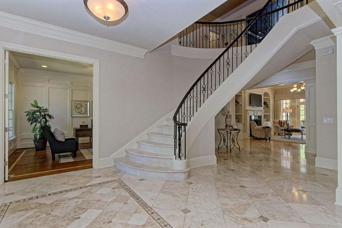 ron rivera listing foyer