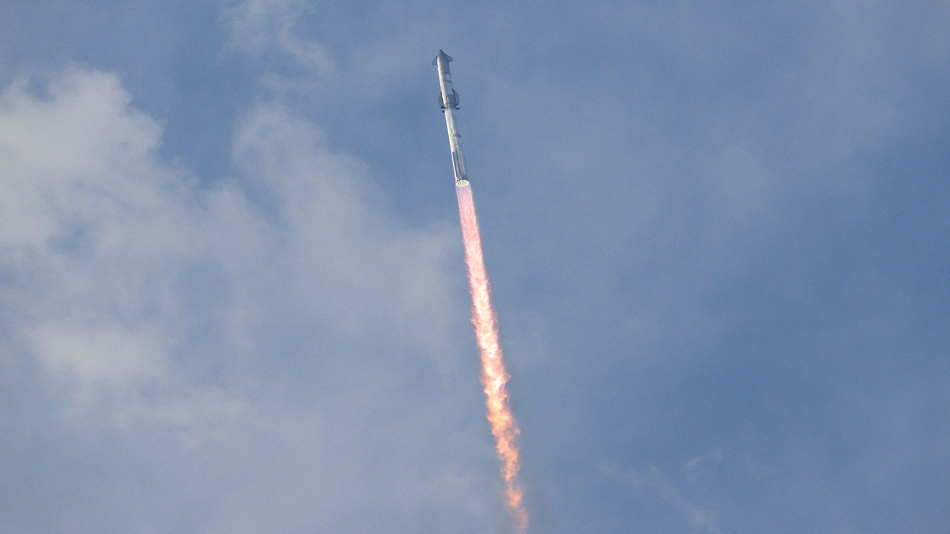 SpaceX's Starship reenters atmosphere for first time after historic launch