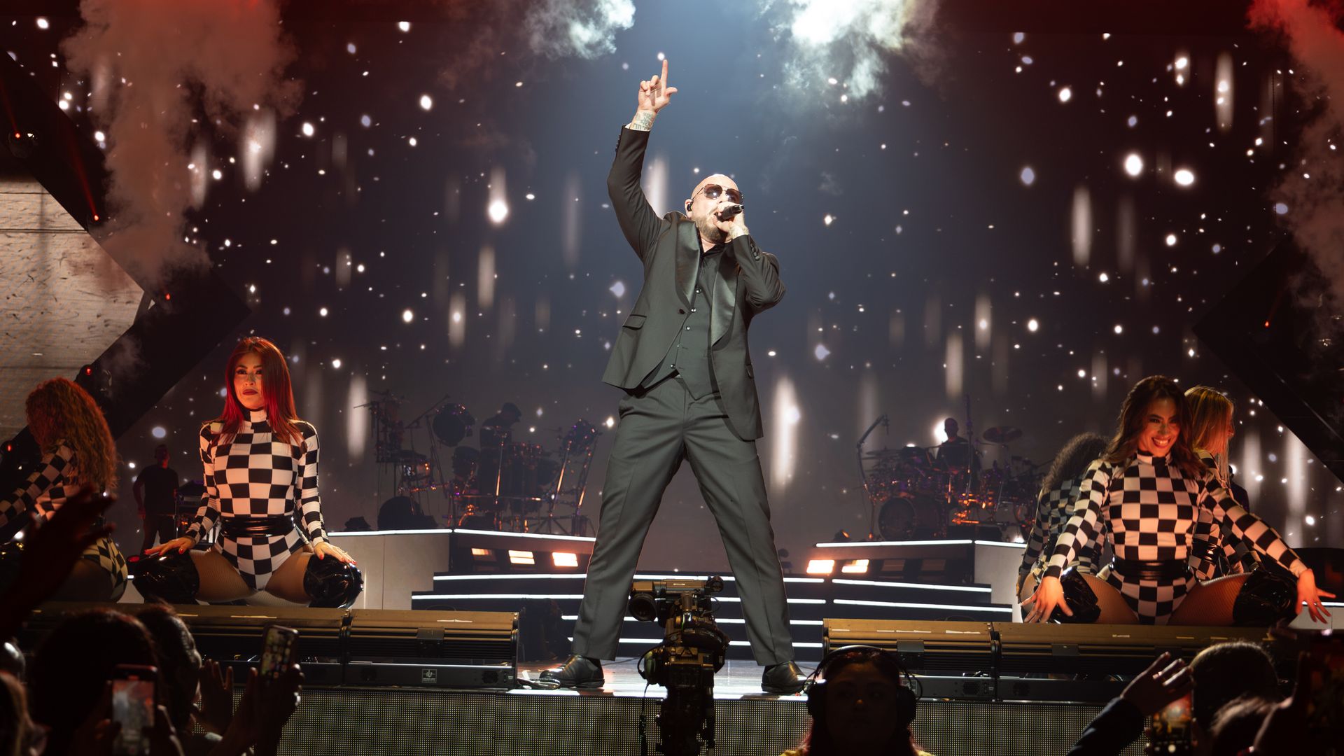 pitbull on stage