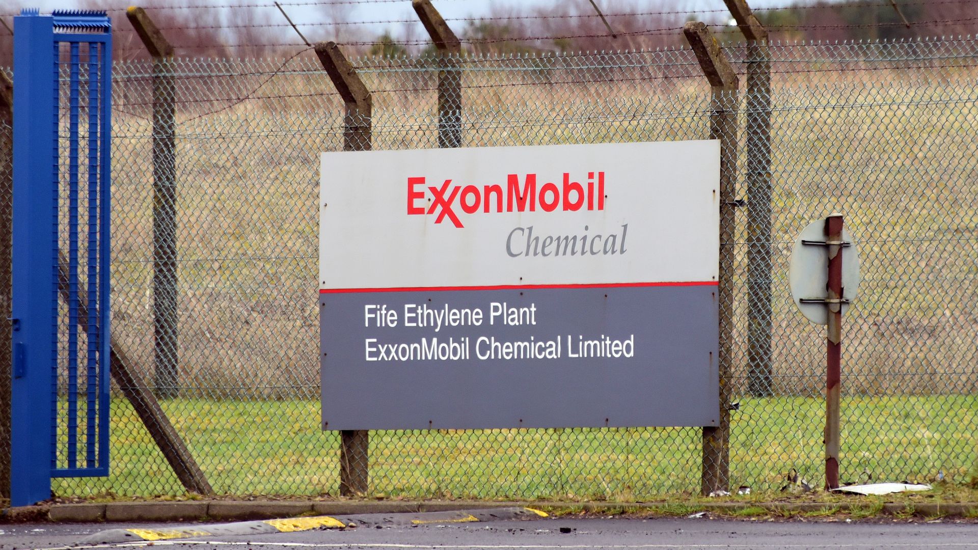 Exxon Mobil sign