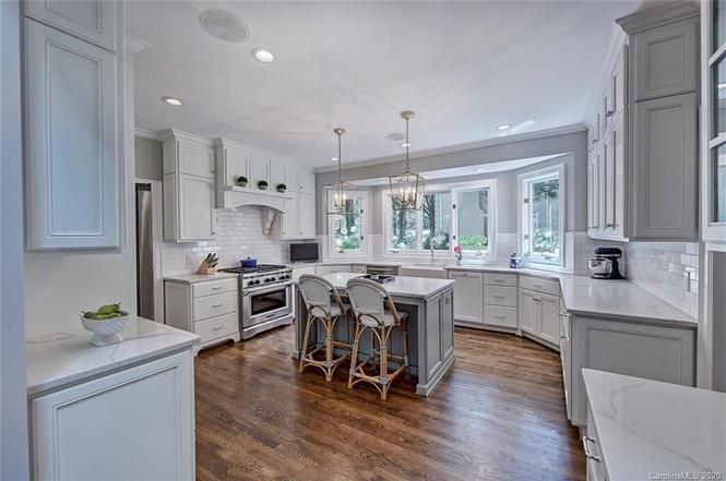 5610 Colony Rd kitchen