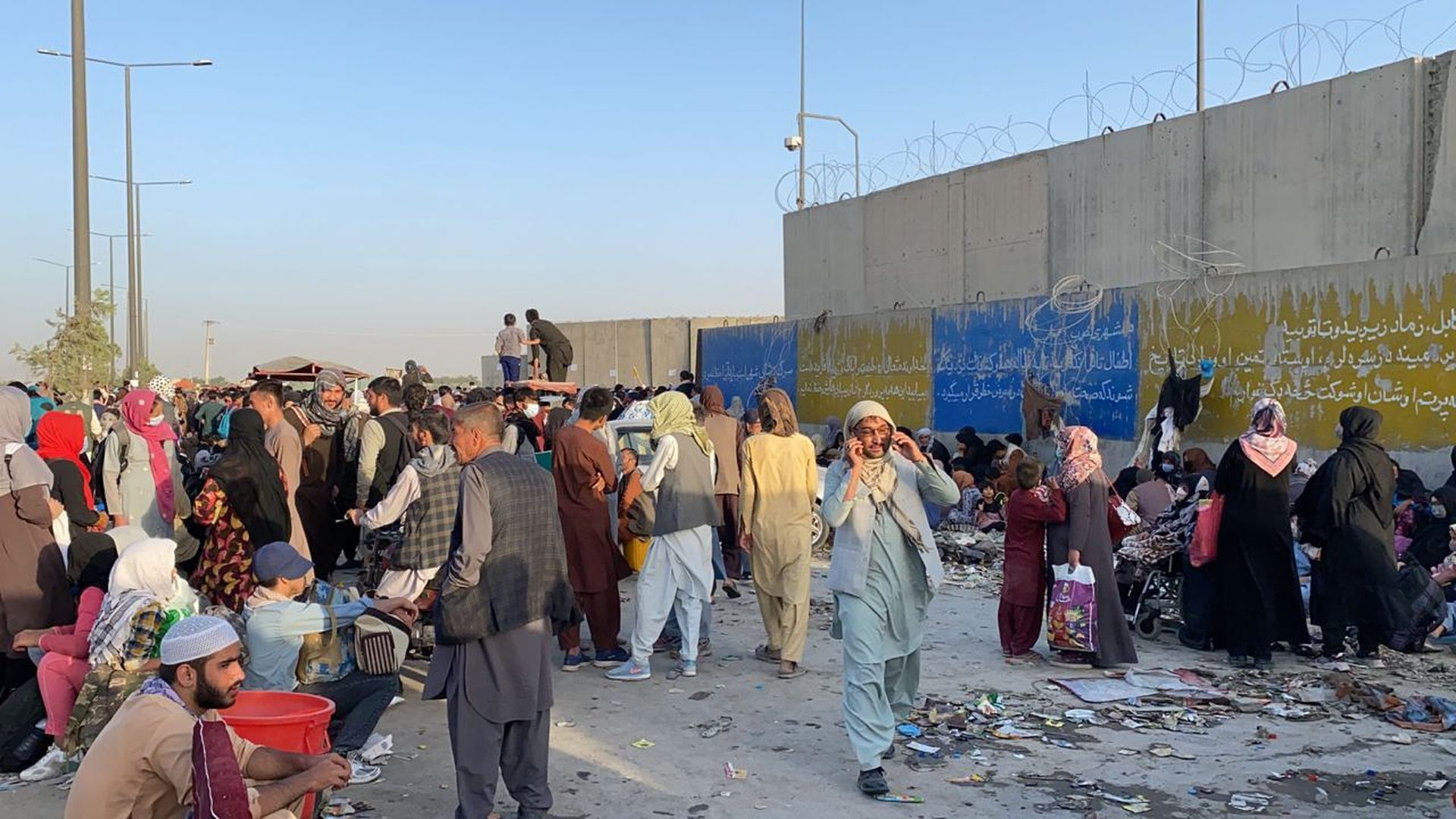 Picture of people waiting outside of the Kabul airport