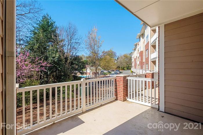 1000 E Woodlawn Rd #122, balcony
