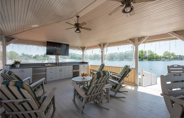 dock-mansion-for-sale