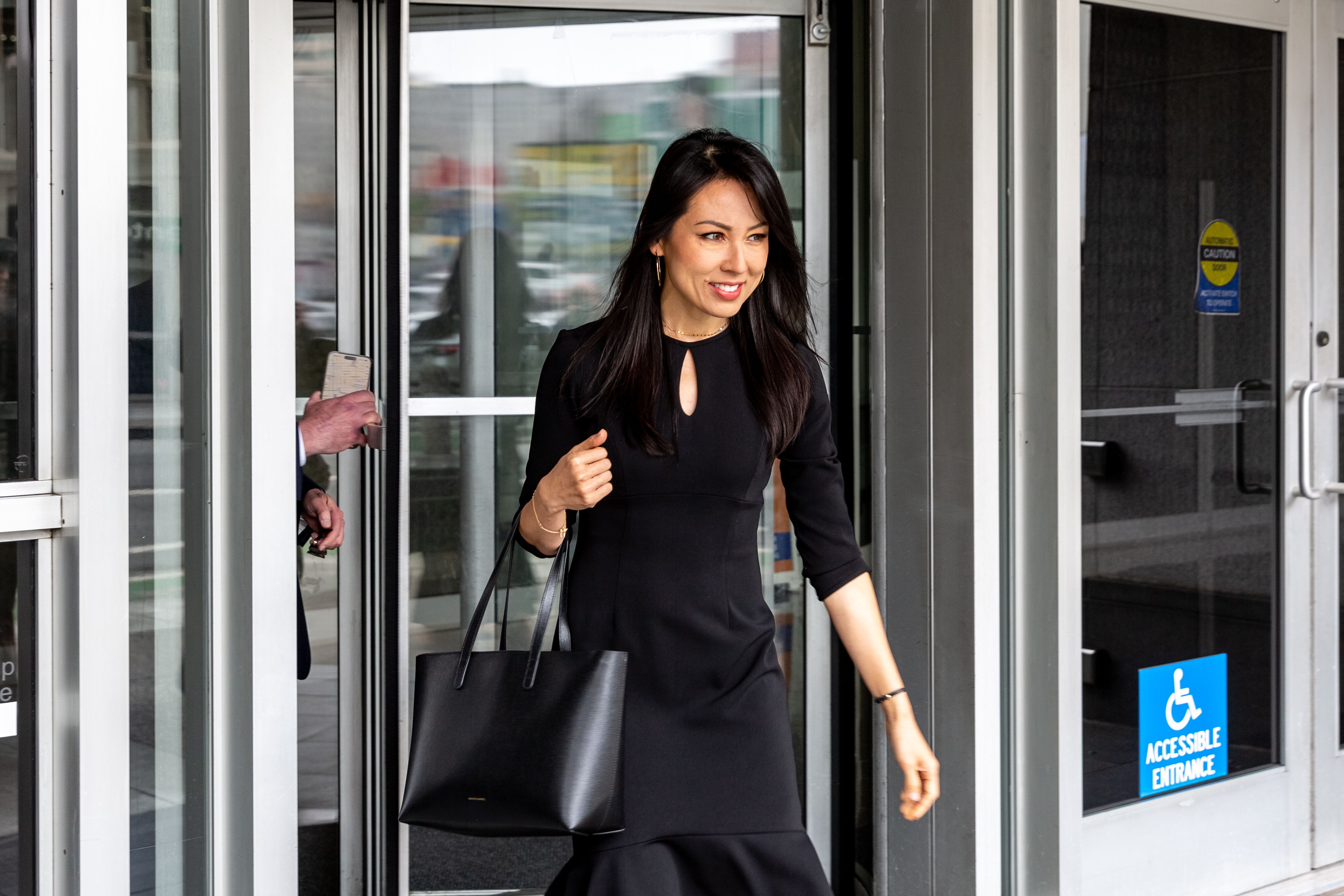 axios.com - Dan Primack - This PR advisor who tells founders to skip traditional media raised $40M for a new VC fund