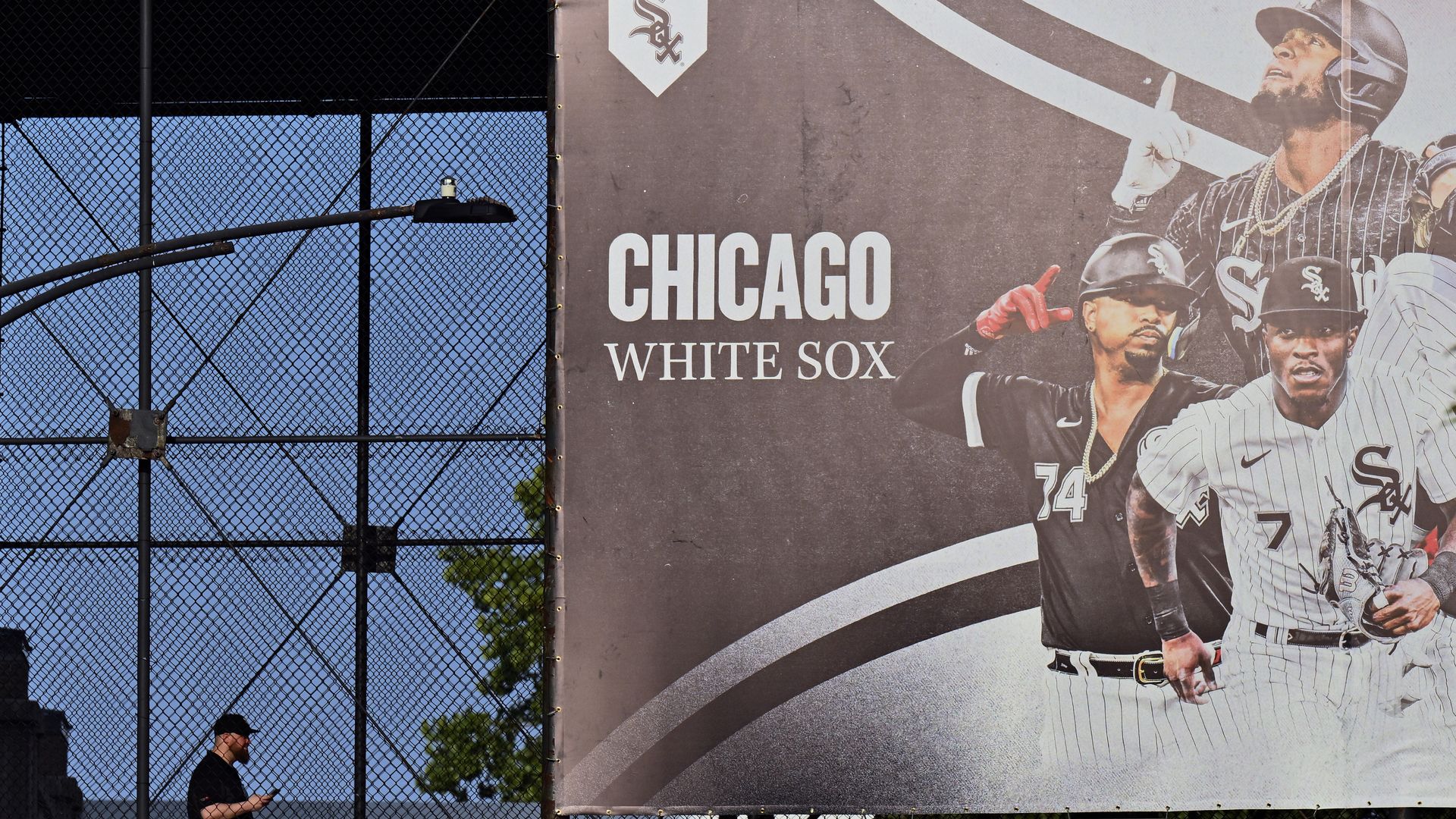 Photo of a Chicago White Sox billboard on the side of a building