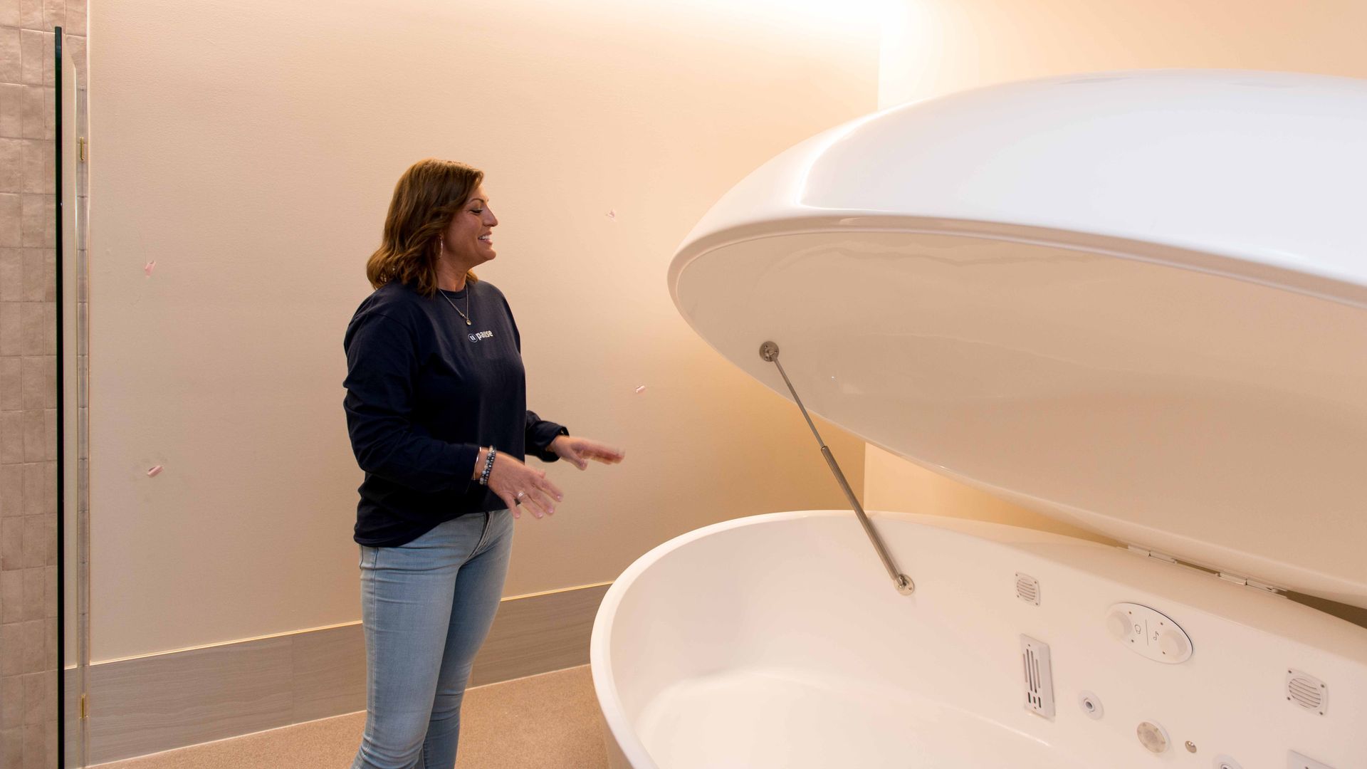 A person explaining how a flotation pod works