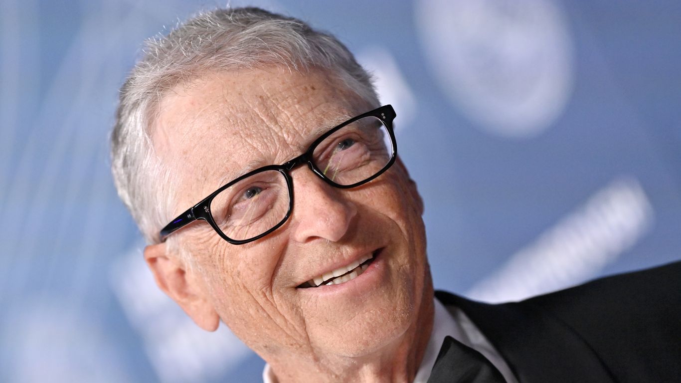 Bill Gates sounds the alarm on an AI transition