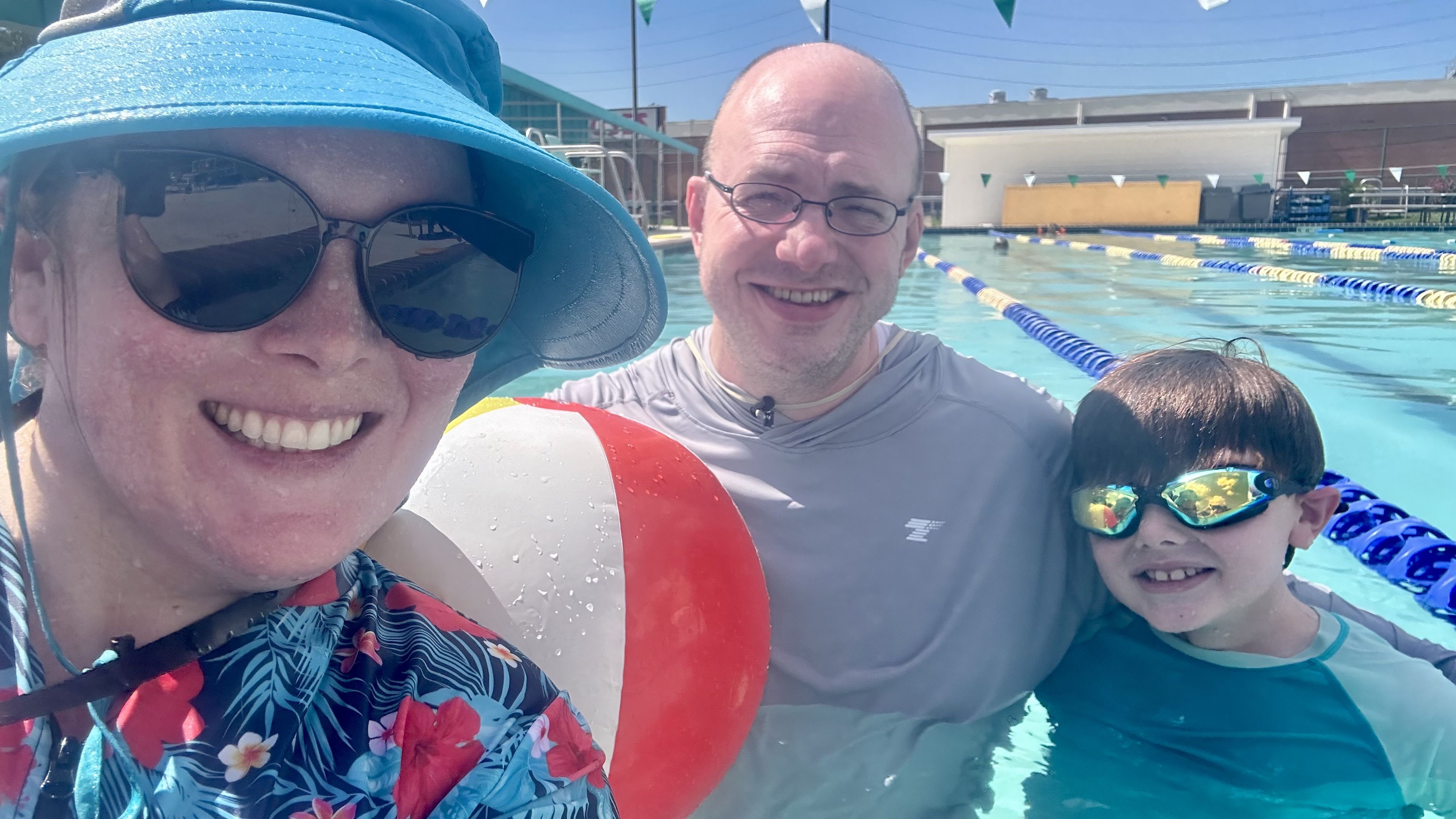Photo shows Carlie with her family in the pool