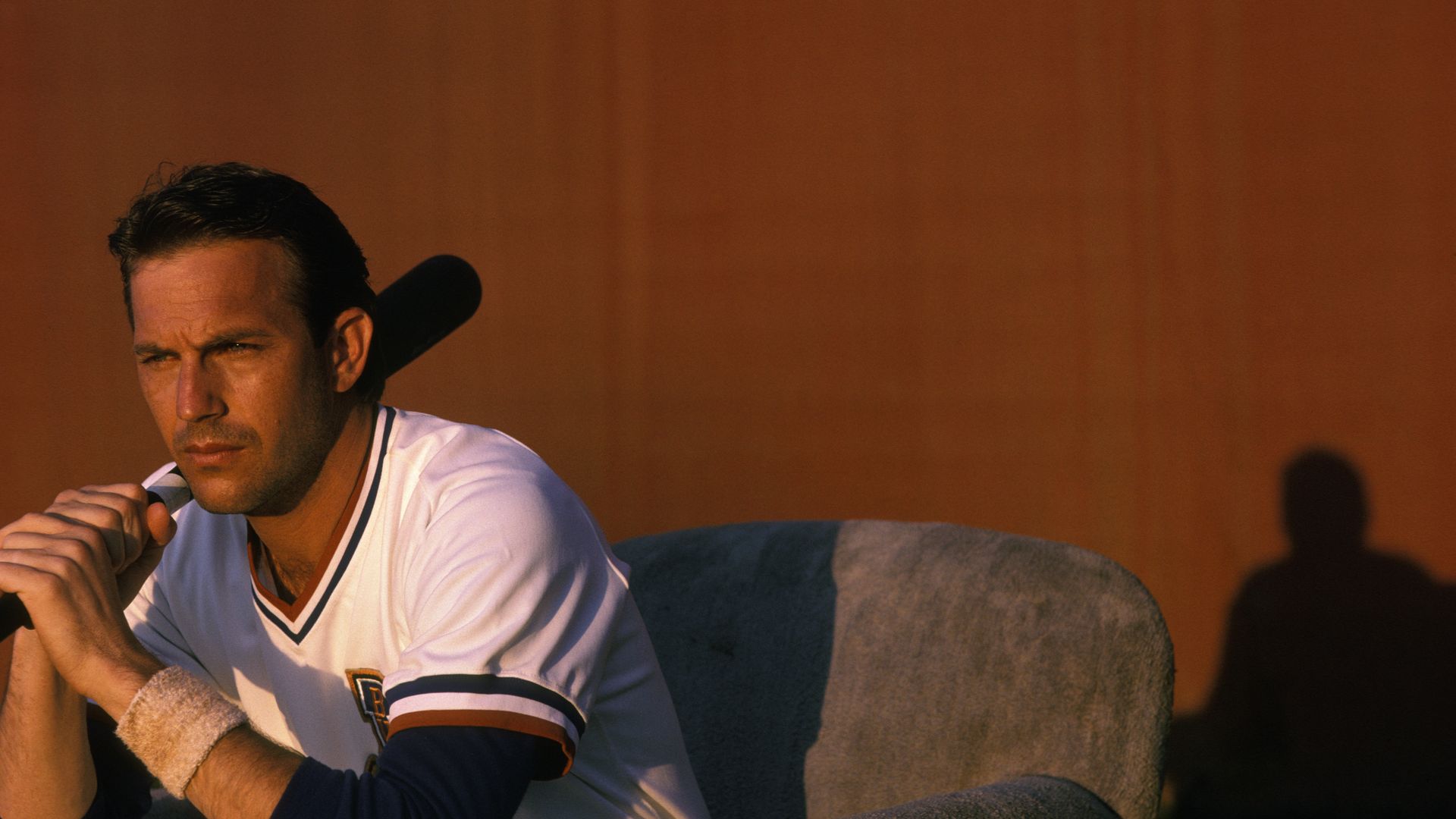 Kevin Costner dans le film 'Bull Durham' de Ron Shelton en octobre 1987 aux Etats-Unis. (Photo by Matthew NAYTHONS/Gamma-Rapho via Getty Images)