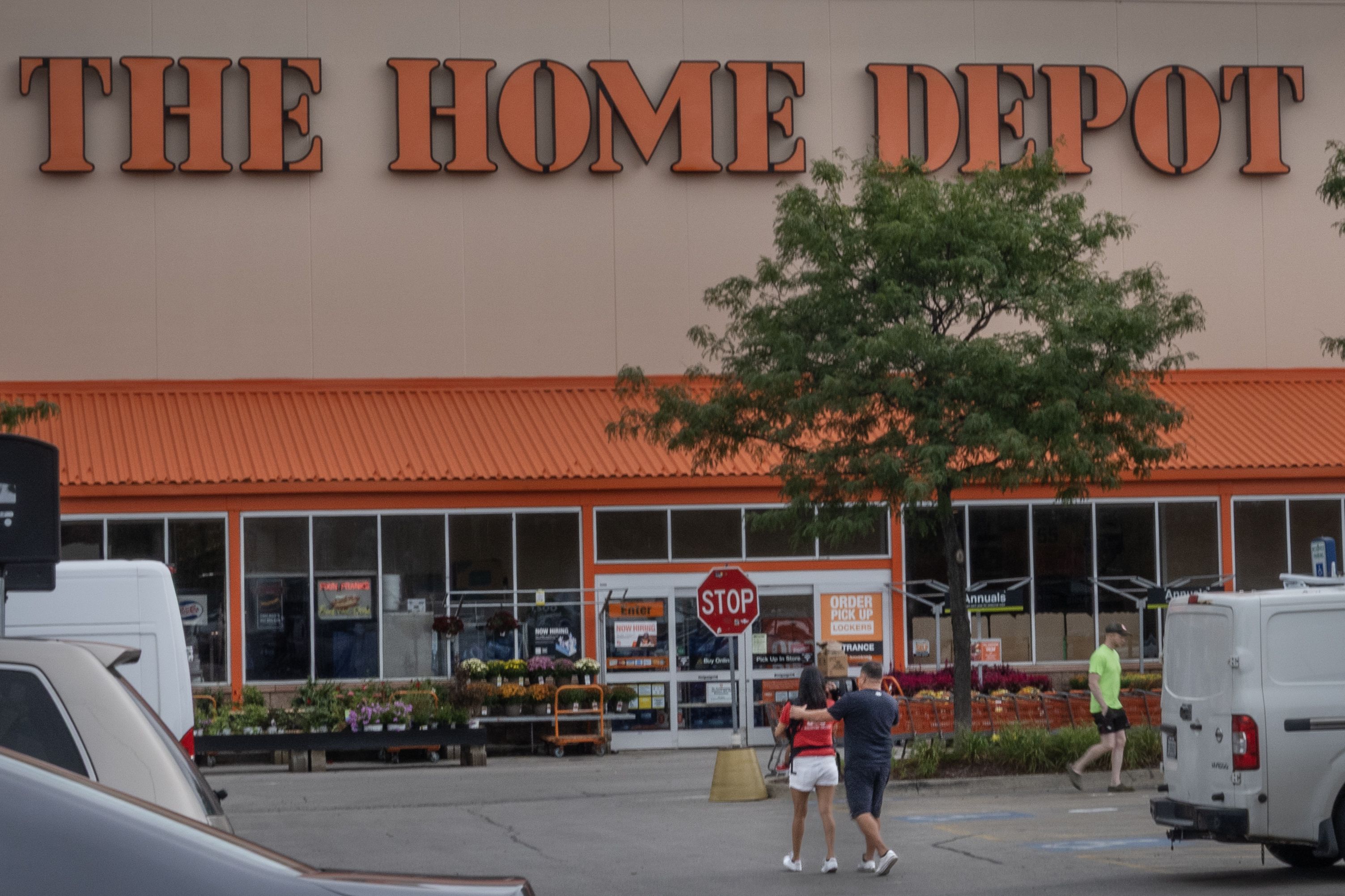 axios.com - Kelly Tyko - Housing market turnover remains stuck near historic lows, Home Depot warns