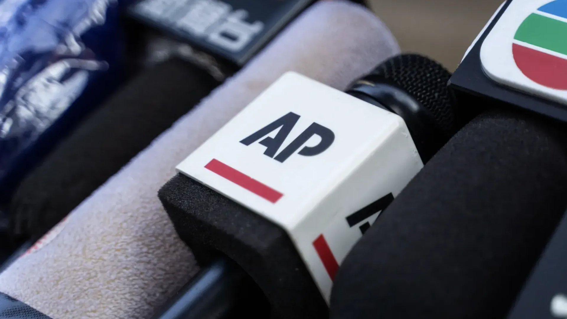 Associated Press mikrofonu. Fotoğraf: Chan Long Hei/SOPA Images/LightRocket Getty Images aracılığıyla