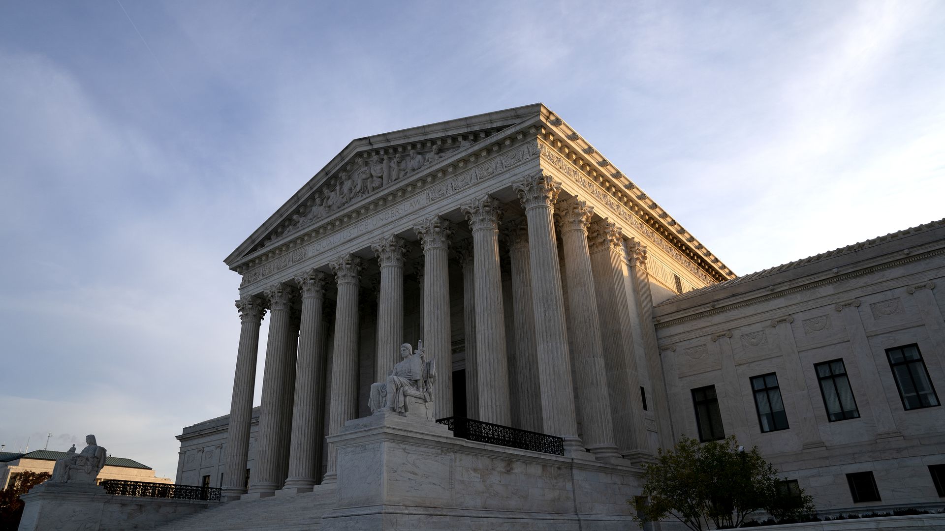 Picture of Supreme Court building