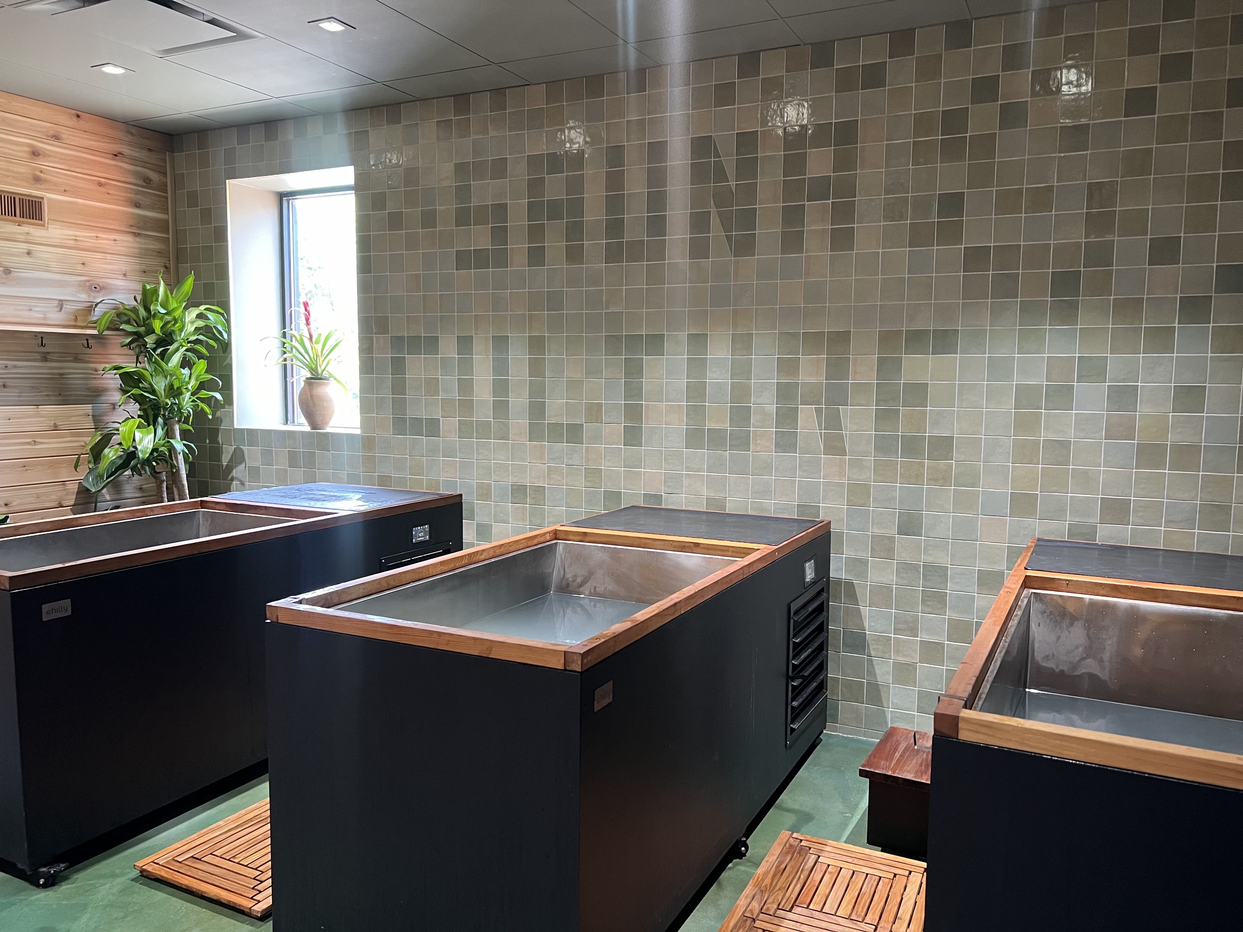 Contrast therapy and cold plunges in Charlotte Know before you go