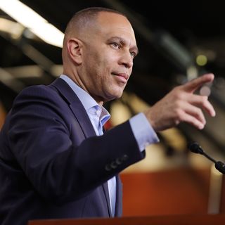 "I don't give a damn": Jeffries defends "maximum warfare" remark amid GOP criticism