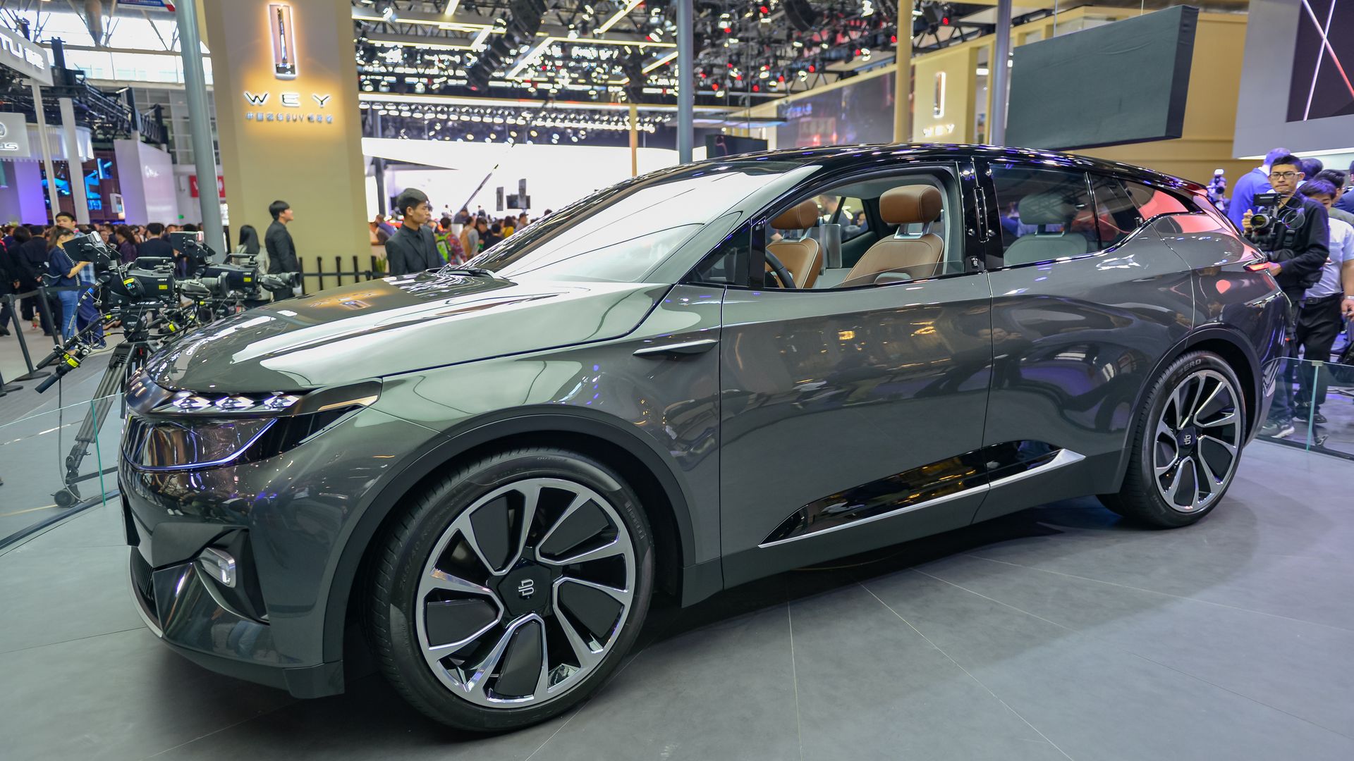 Chinese electric vehicle startup raises $500 million