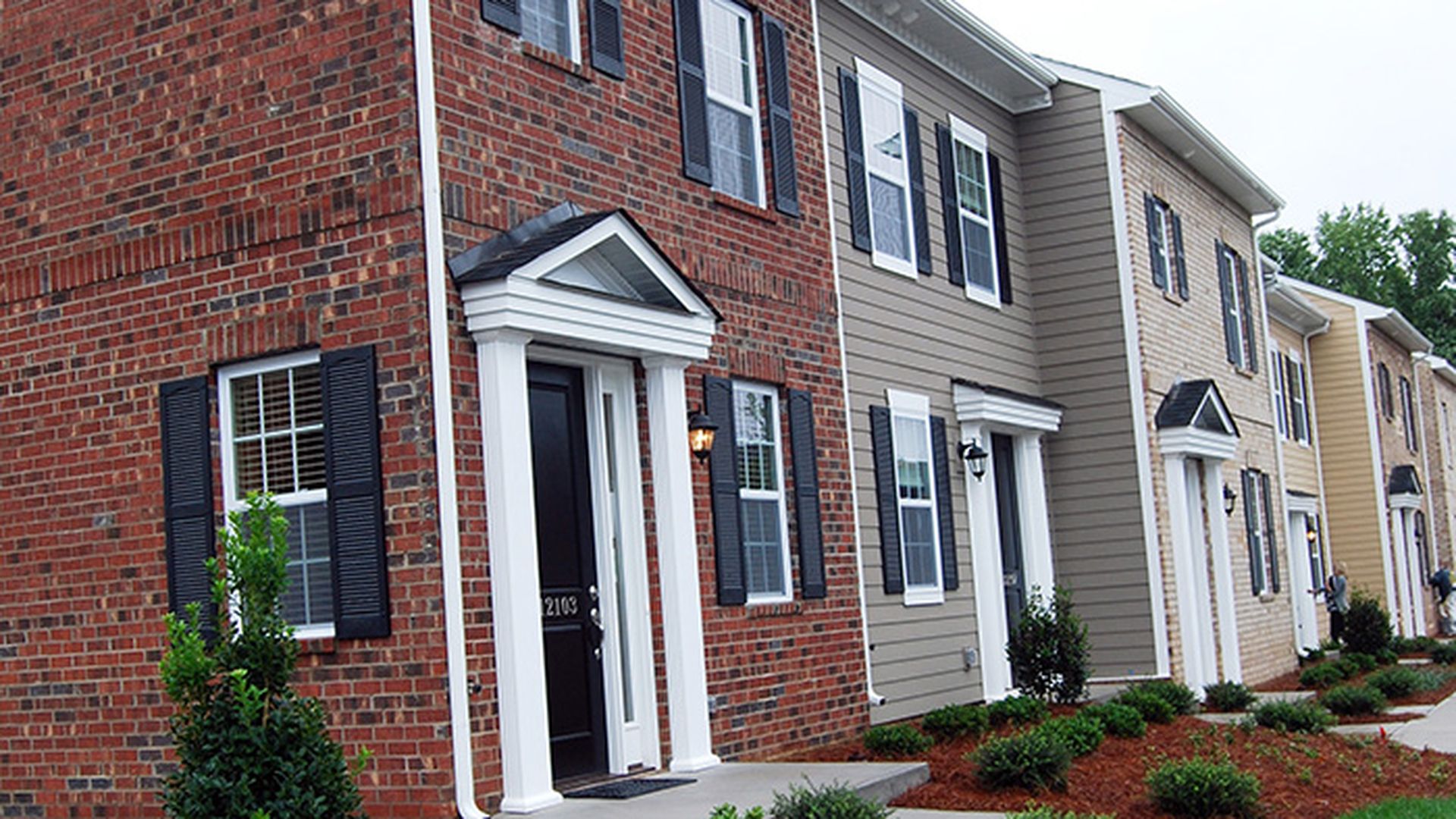 23bd townhomes for lease in the Town of Pineville at Charleston Row at