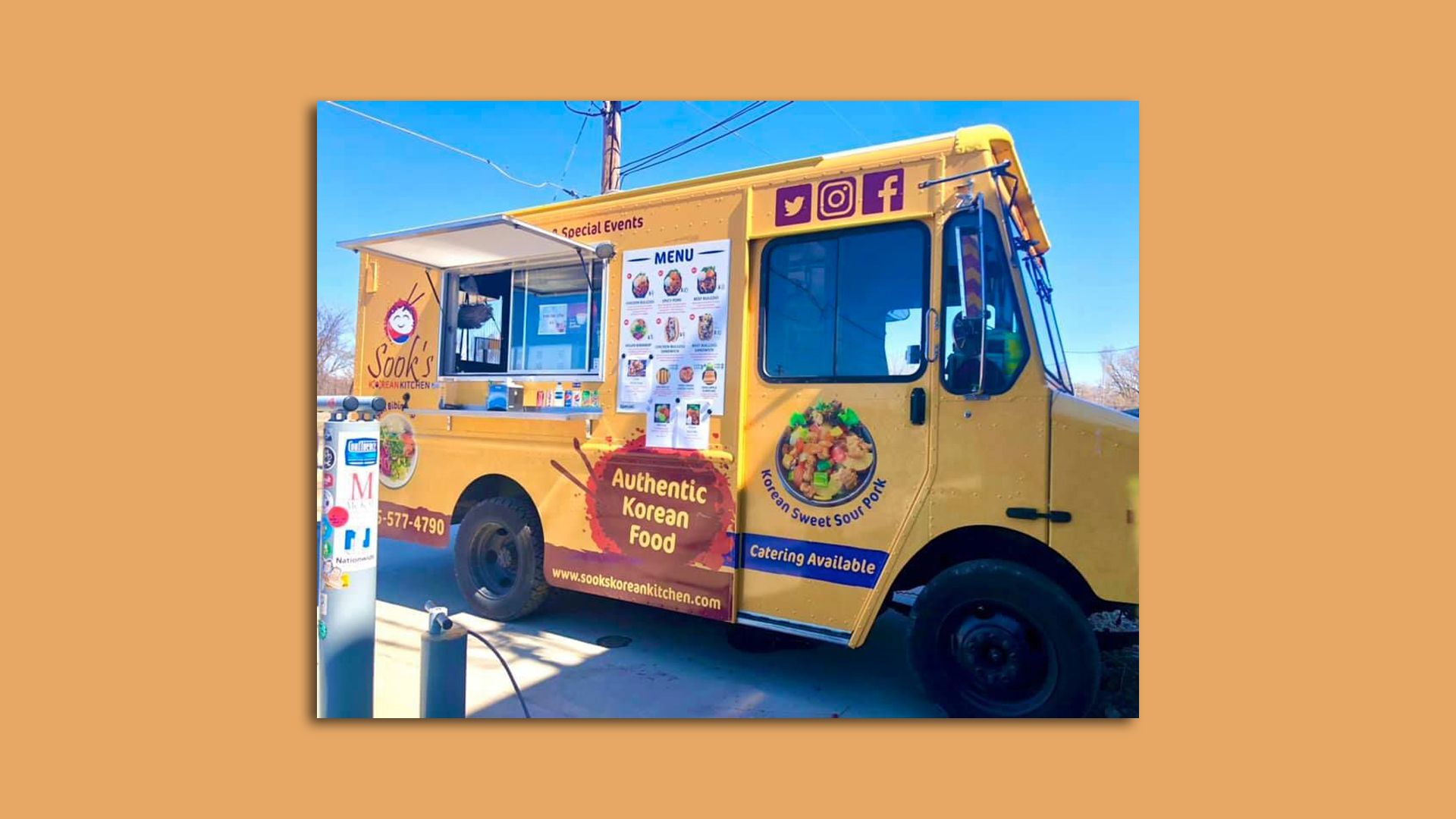 A photo of a food truck.