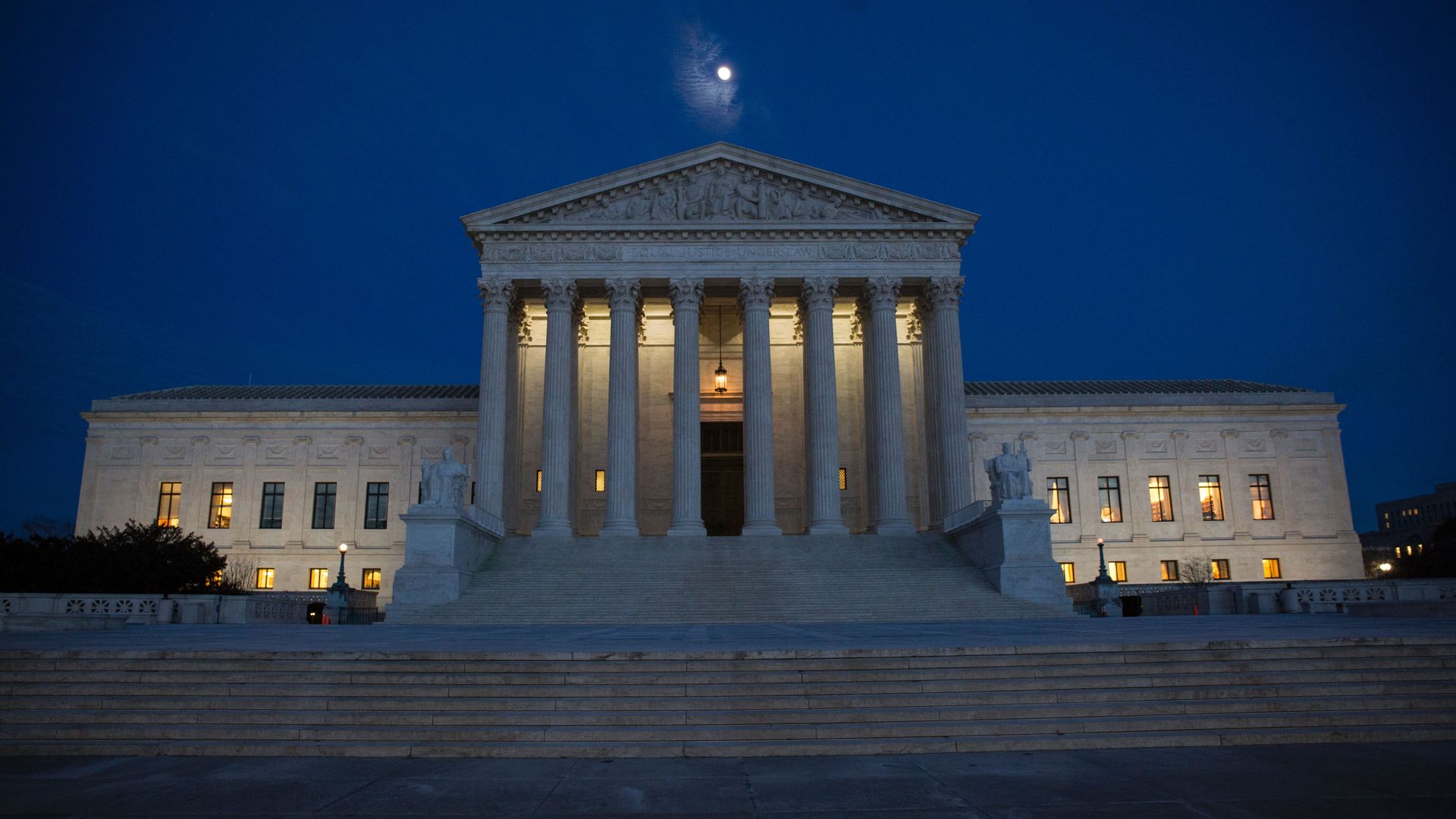 Picture of the Supreme Court exterior