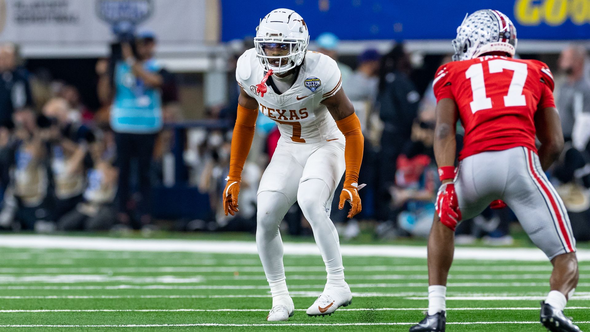 ARLINGTON, TX - JANUARY 10: Texas Longhorns defensive back Jahdae Barron (#7) looks up field during the CFP Semifinal Cotton Bowl Classic football game between the Ohio State Buckeyes and Texas Longhorns on January 10, 2025 at AT&T Stadium in Arlington, TX. (Photo by Matthew Visinsky/Icon Sportswire