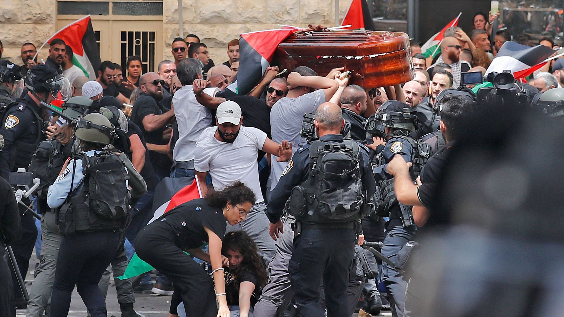 Israeli police beat mourners carrying Shireen Abu Akleh's casket outside a hospital in Jerusalem. Photo: Ahmad Gharabli/AFP via Getty Images