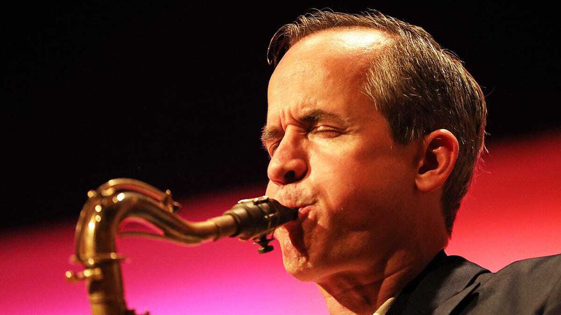 A photo of a jazz player.