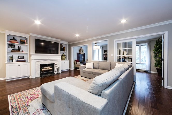 5807 Sharon Road living room